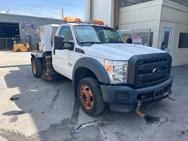 Parking Lot Sweeper Ford F-450/Tymco 210h