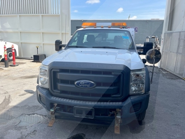 Parking Lot Sweeper Ford F-450/Tymco 210h
