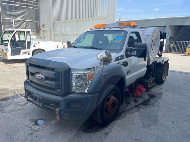 Parking Lot Sweeper Ford F-450/Tymco 210h