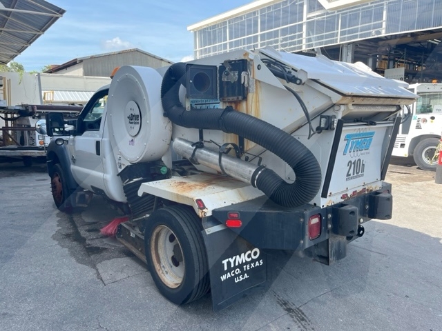 Parking Lot Sweeper Ford F-450/Tymco 210h