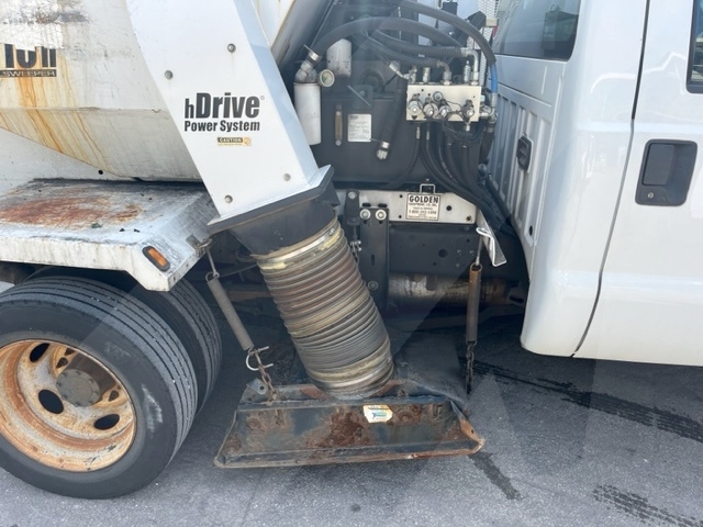 Parking Lot Sweeper Ford F-450/Tymco 210h