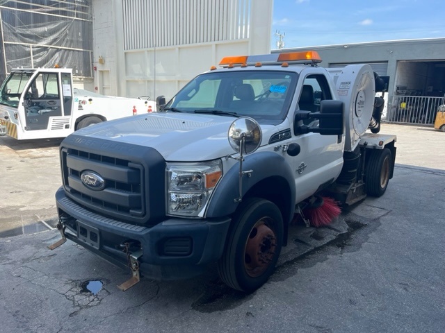 Parking Lot Sweeper Ford F-450/Tymco 210h