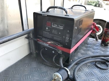 Battery Charger Quick Charge SCSX U8040