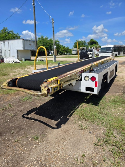 Belt Loader Tug 660