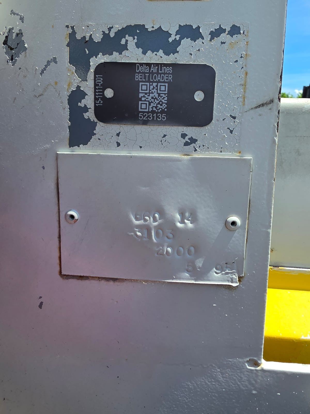Belt Loader Tug 660
