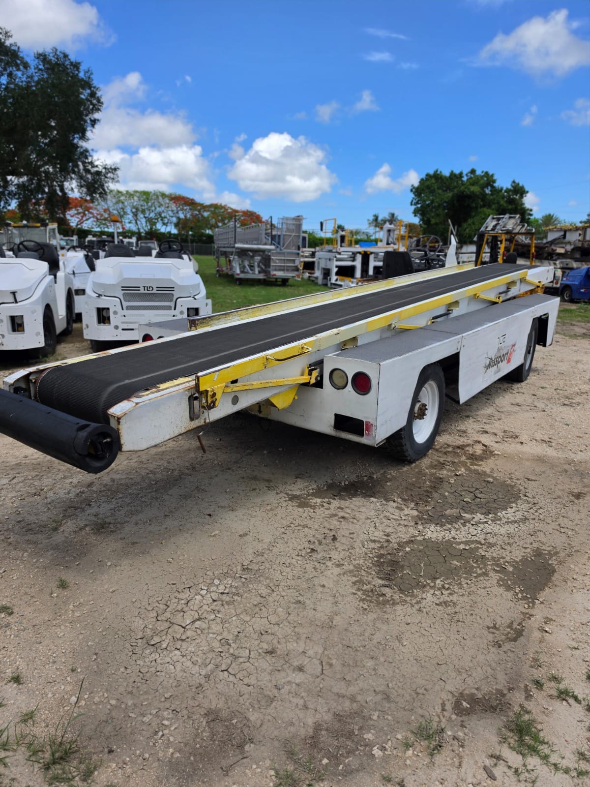 Belt Loader Tug 660