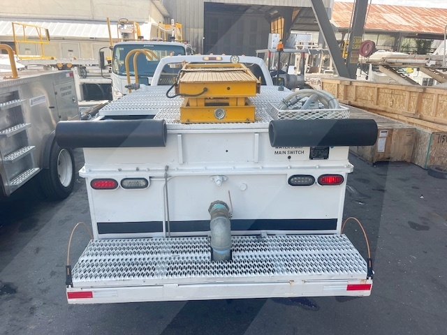 Lavatory Truck Ford/Wollard F-350 with Lift