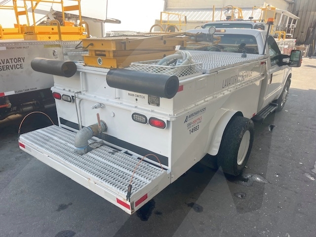 Lavatory Truck Ford/Wollard F-350 with Lift