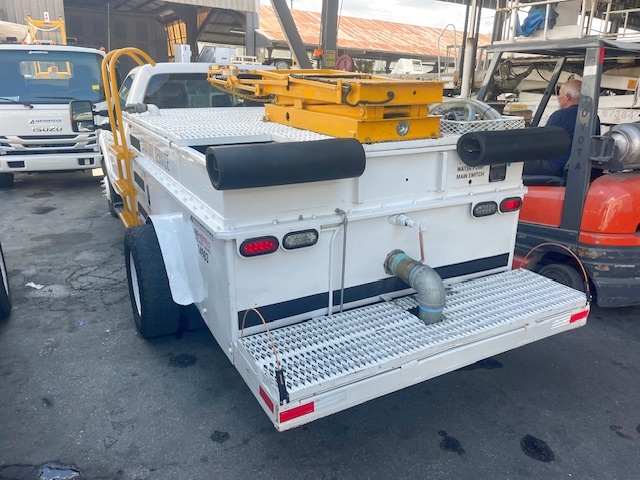 Lavatory Truck Ford/Wollard F-350 with Lift