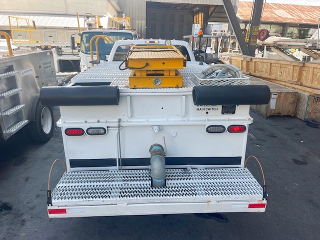 Lavatory Truck Ford/Wollard F-350 with Lift