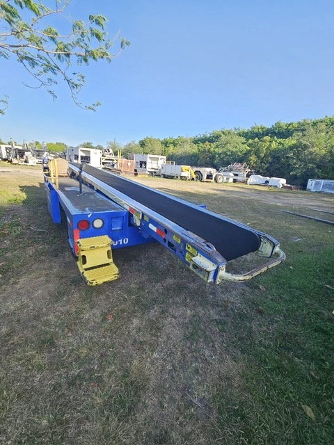 Belt Loader Tug 660E