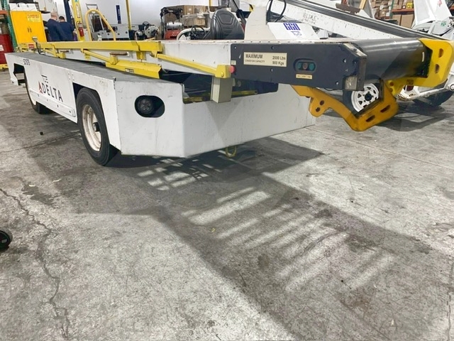 Belt Loader Tug 660