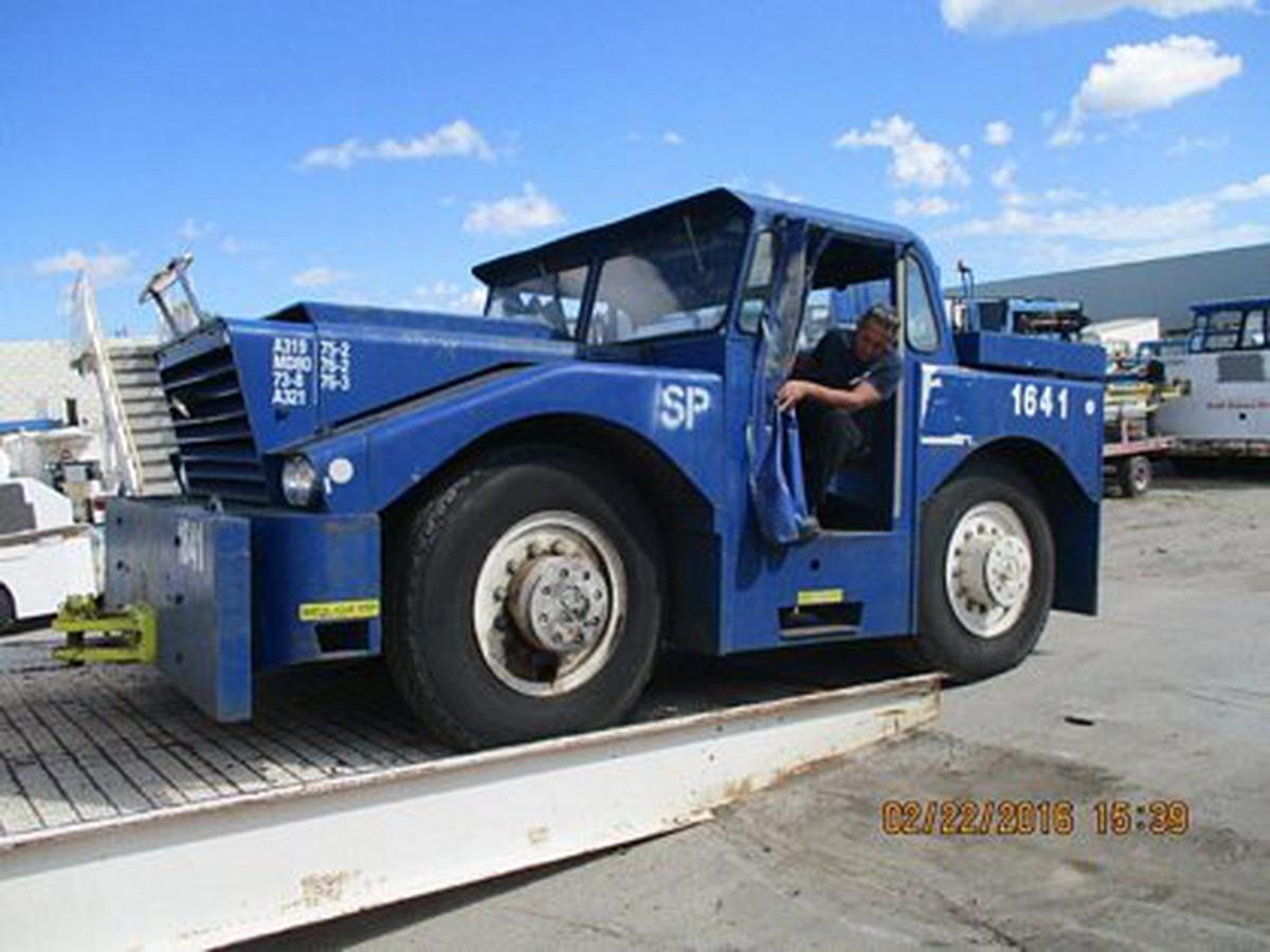 Push Back Tractor Hough-Paymover T-300
