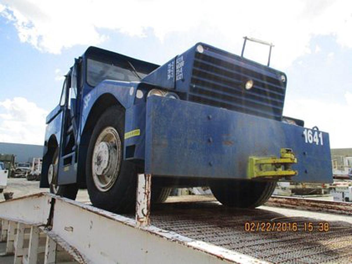 Push Back Tractor Hough-Paymover T-300