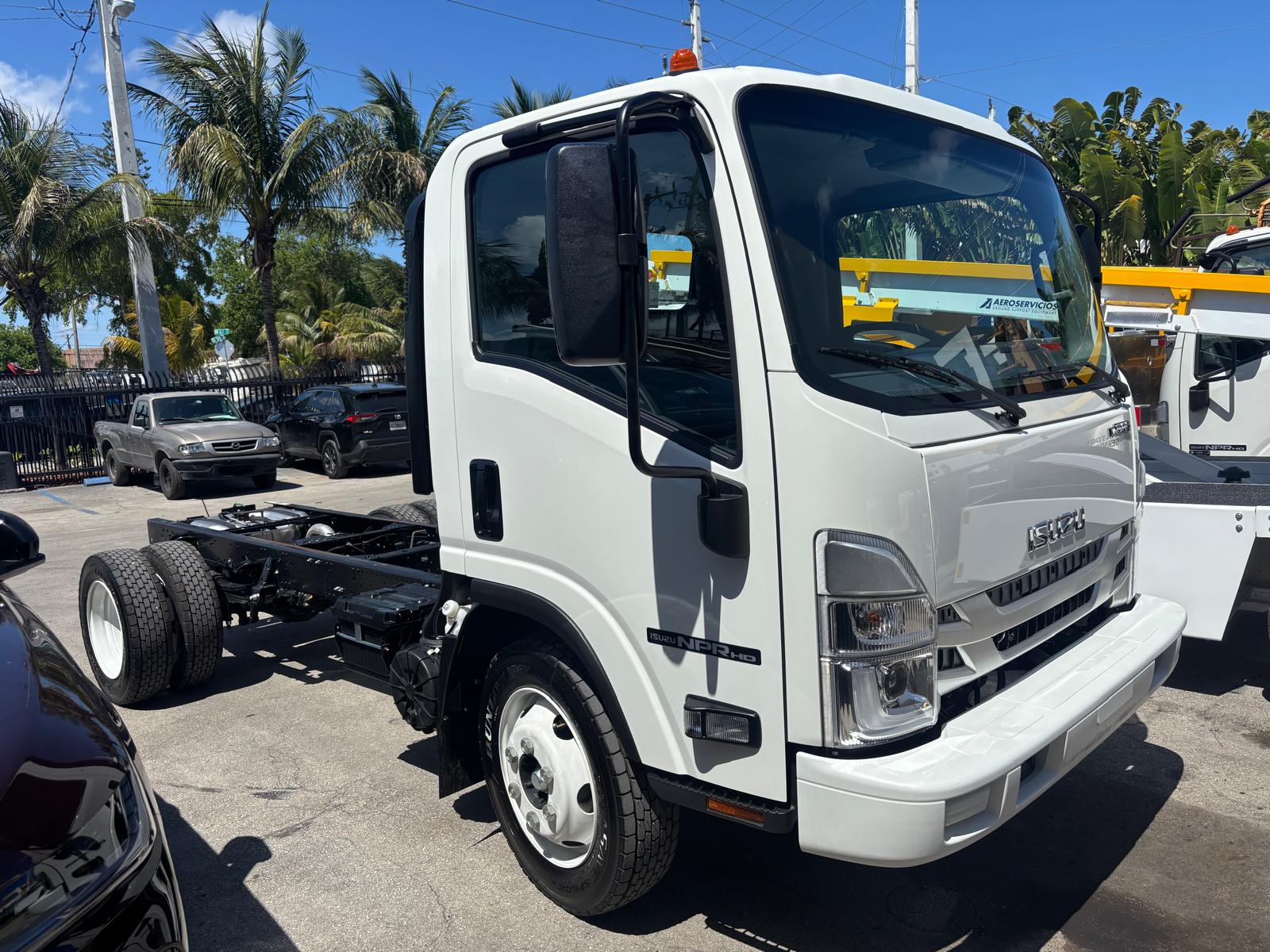 Truck Chassis Isuzu NPR - Gasoline