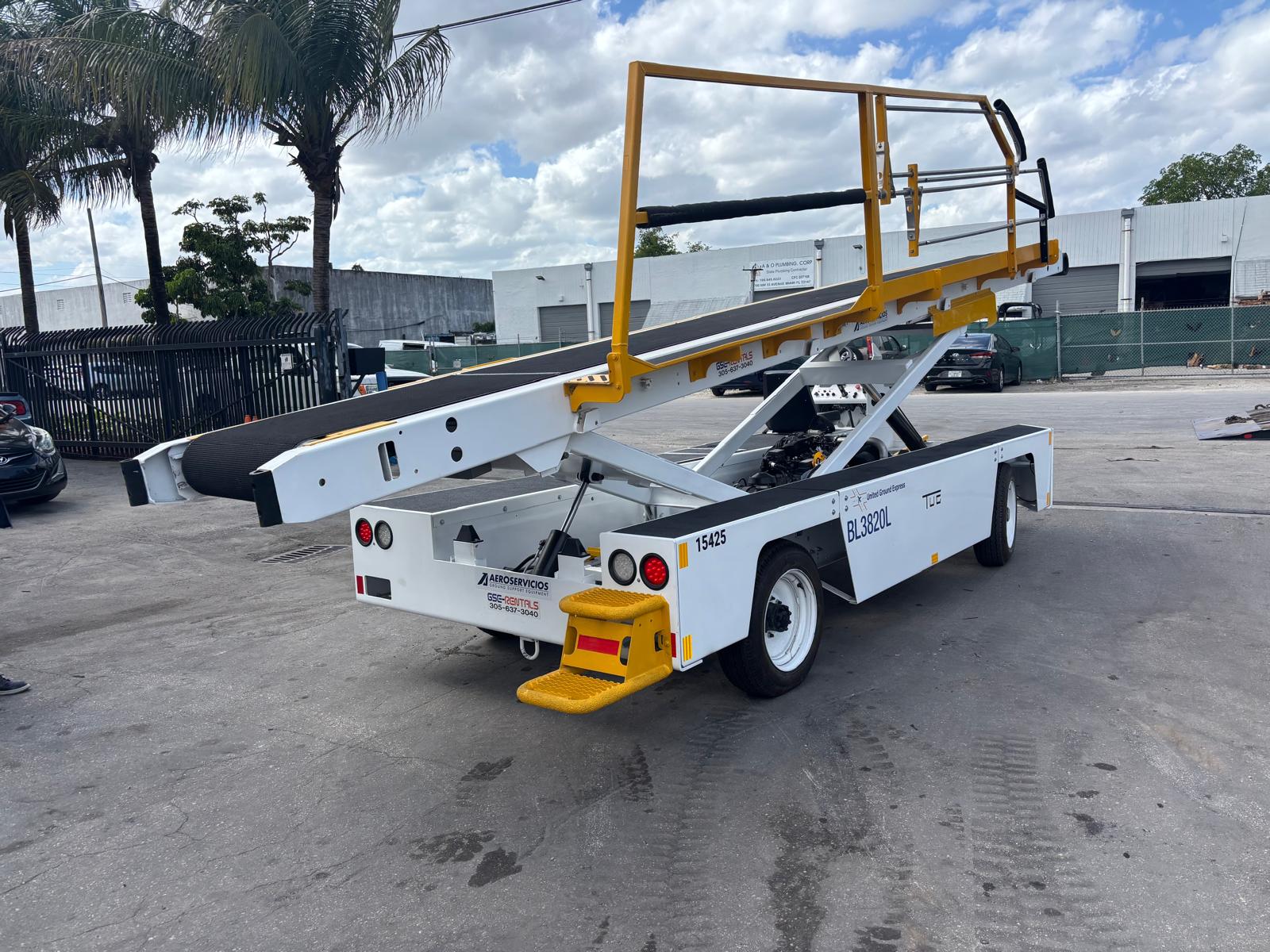 Belt Loader Tug 660