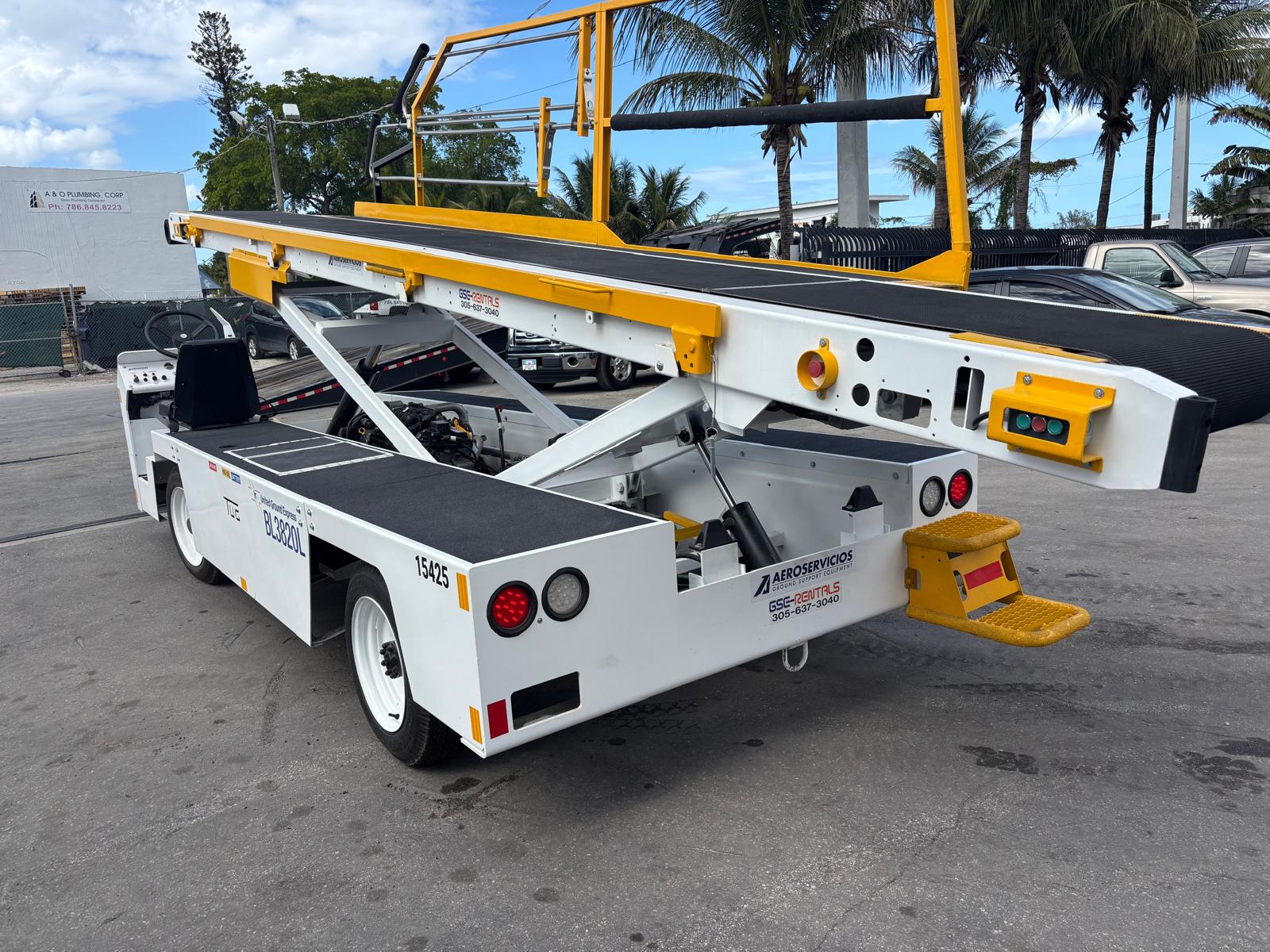 Belt Loader Tug 660