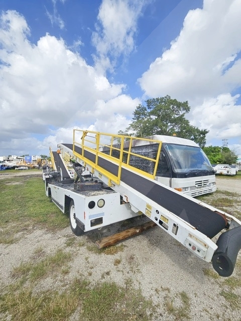Belt Loader Tug 660