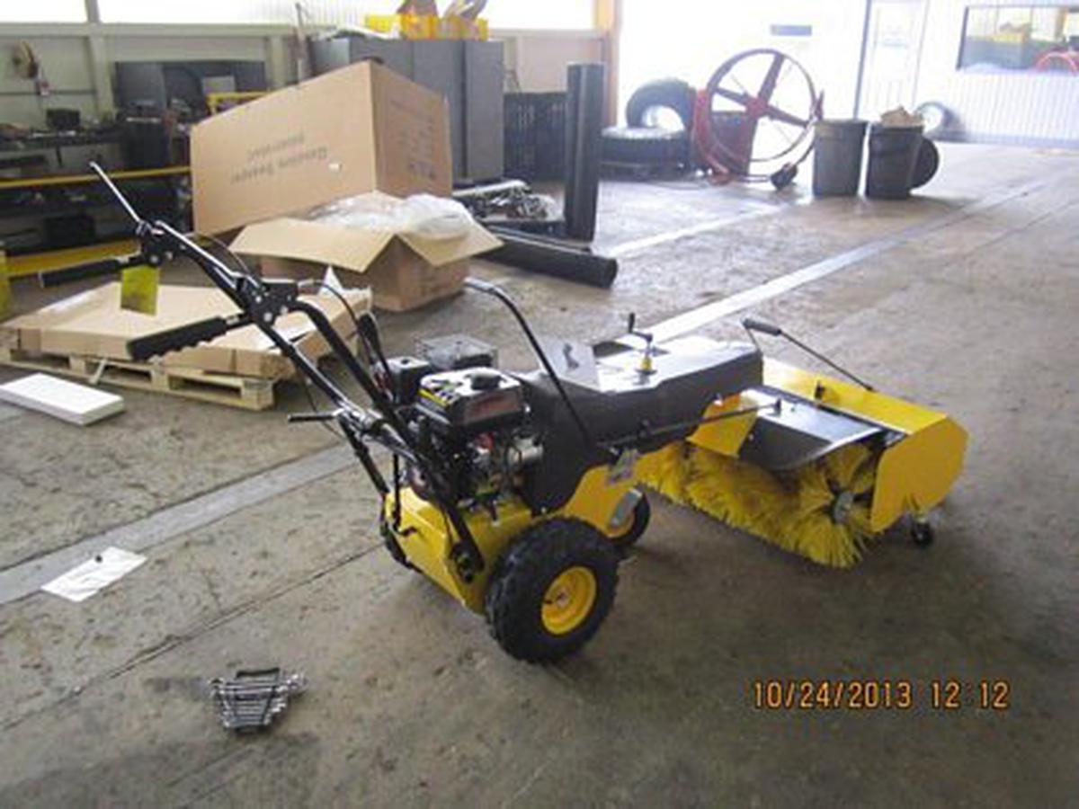 Sweeper Z-Monday Gasoline Sweeper SSG65100