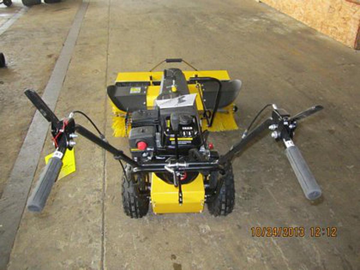 Sweeper Z-Monday Gasoline Sweeper SSG65100