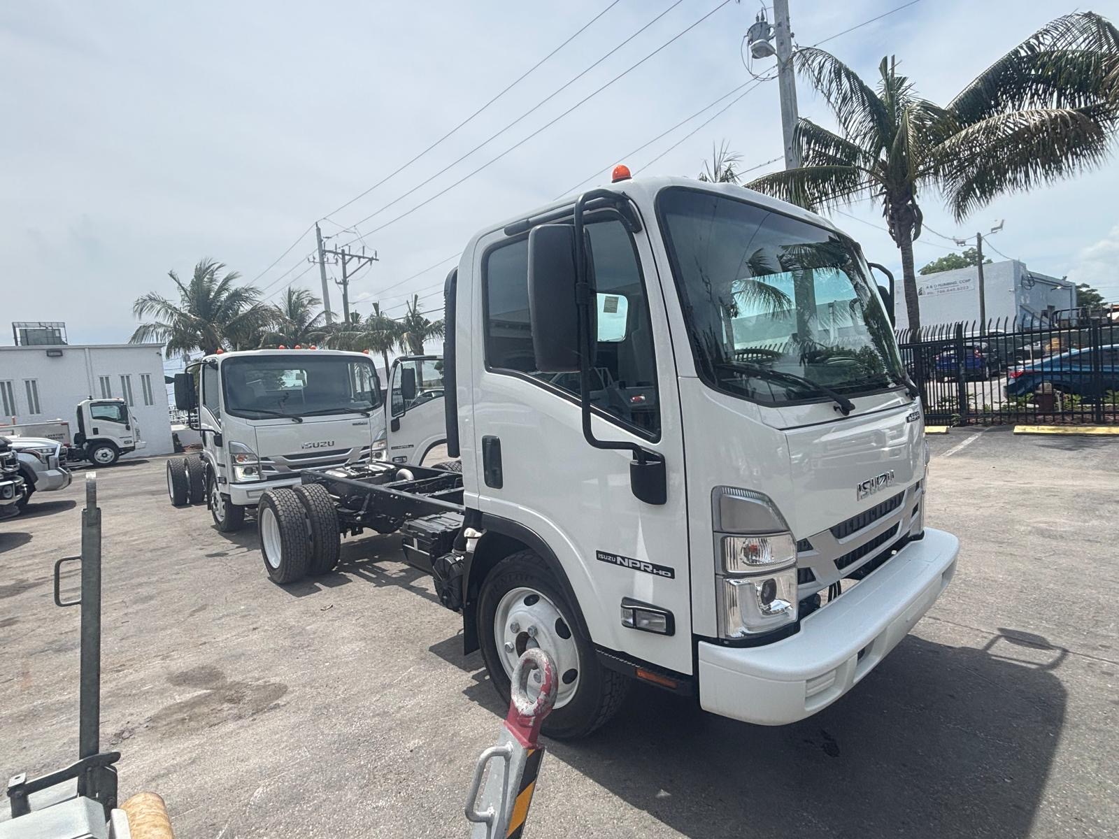 Truck Chassis Isuzu NPR - Gasoline