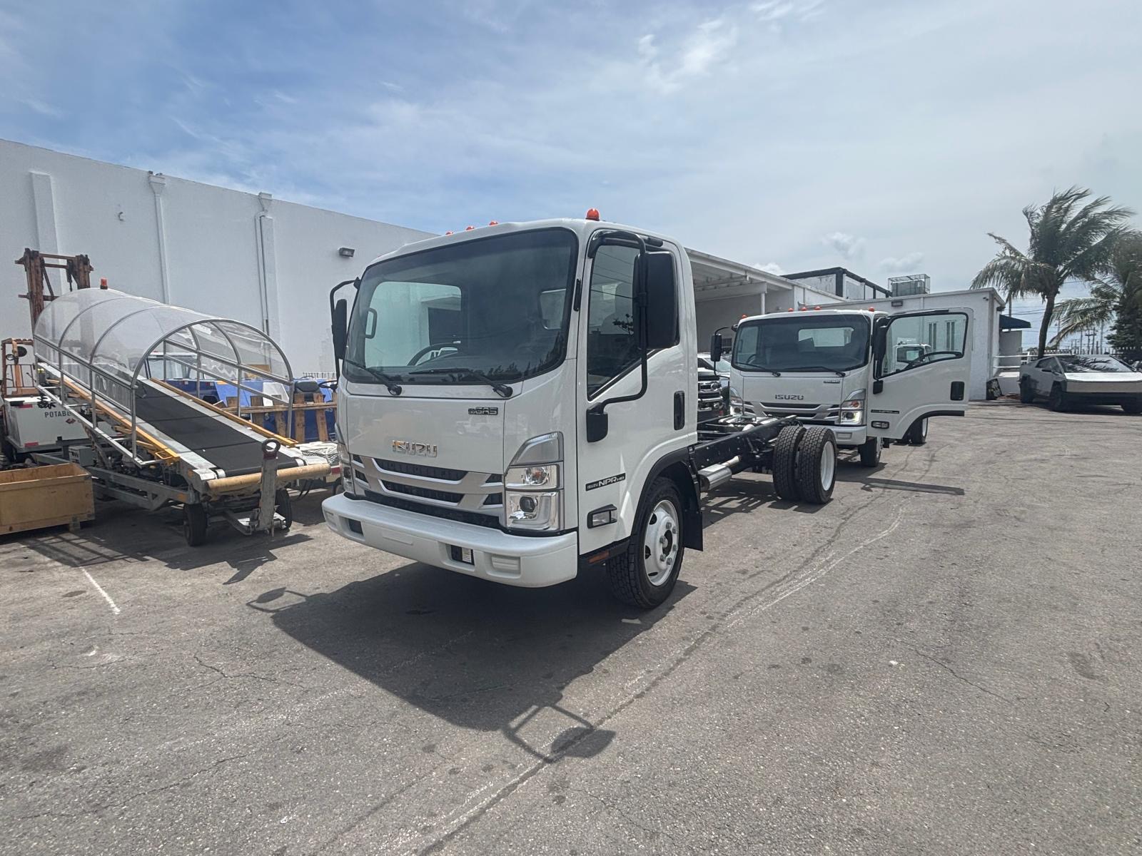 Truck Chassis Isuzu NPR - Gasoline