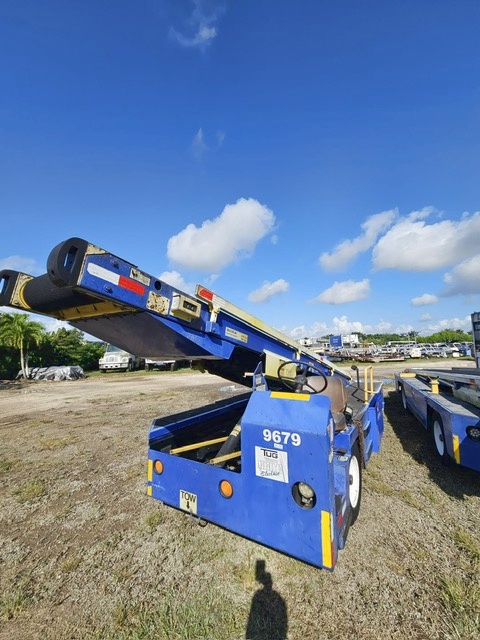 Belt Loader Tug 660E