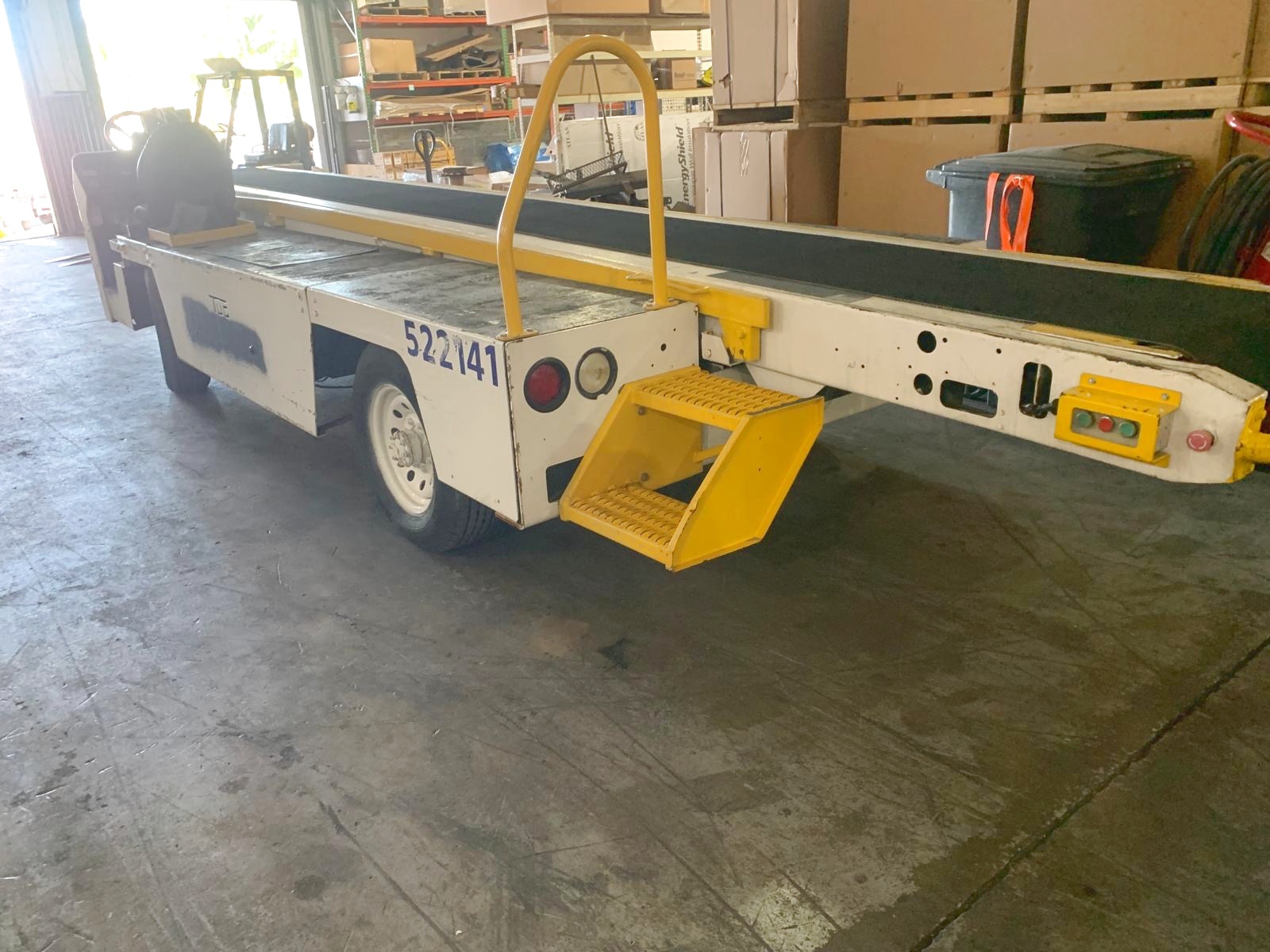 Belt Loader Tug 660