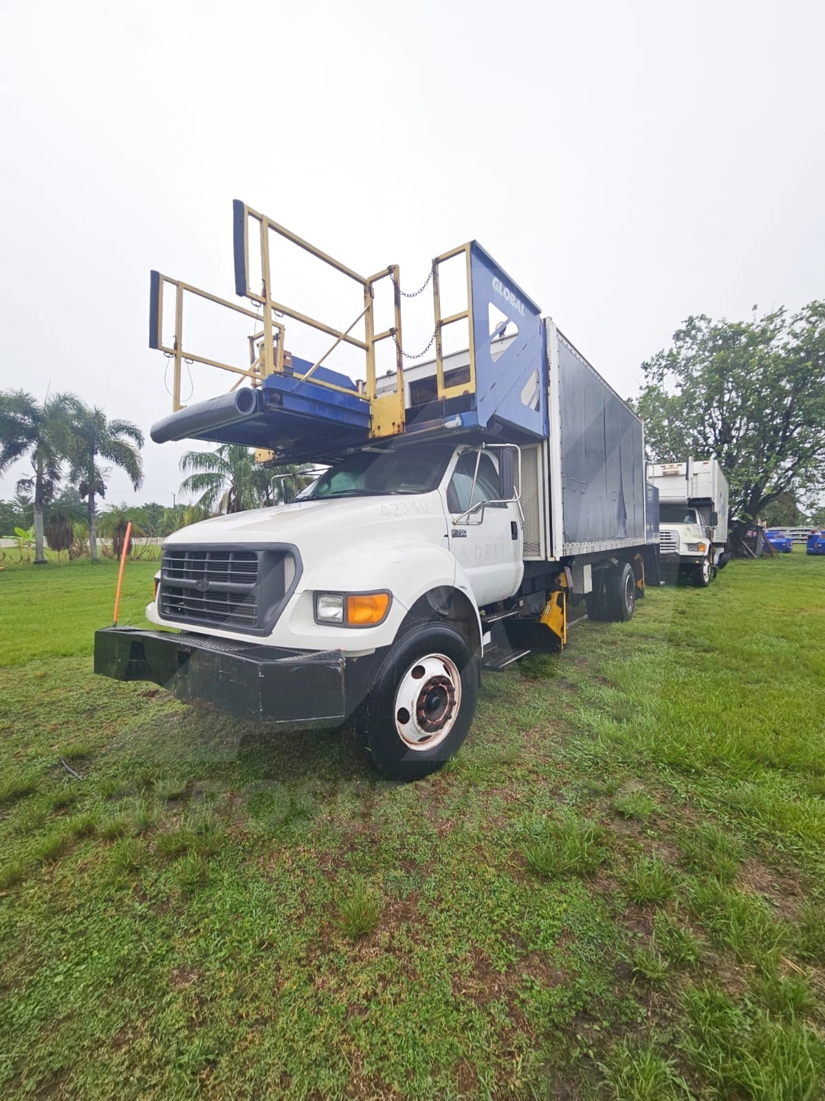 Cabin Service Truck Ford / CB16-228