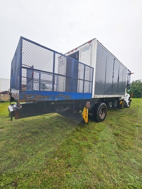 Cabin Service Truck Ford / CB16-228