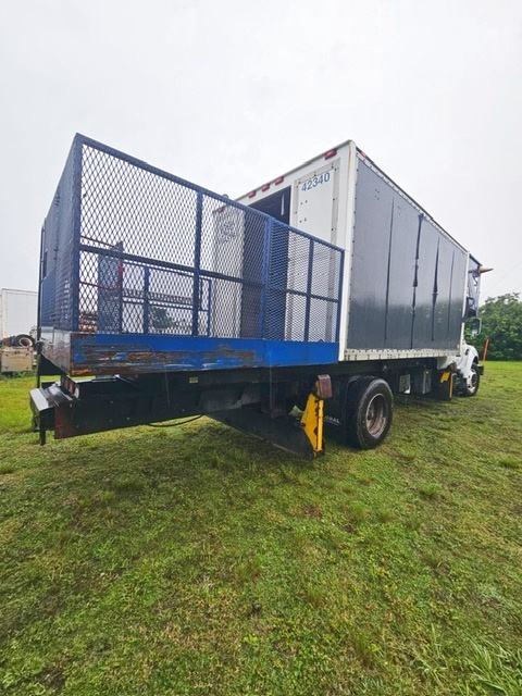 Cabin Service Truck Ford / CB16-228