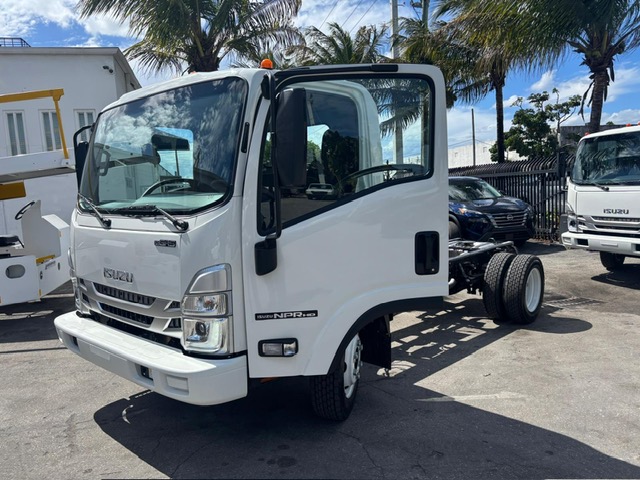Truck Chassis Isuzu NPR - Gasoline