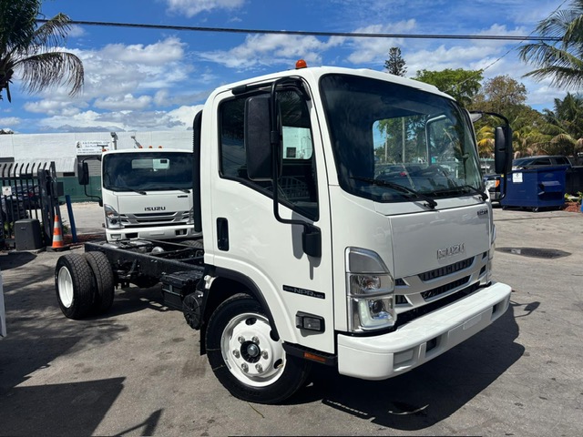 Truck Chassis Isuzu NPR - Gasoline