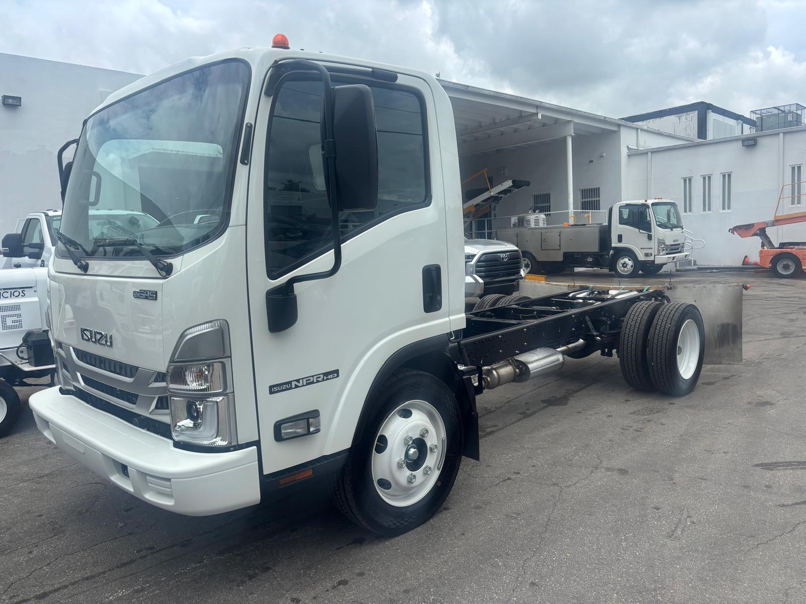 Truck Chassis Isuzu NPR - Gasoline