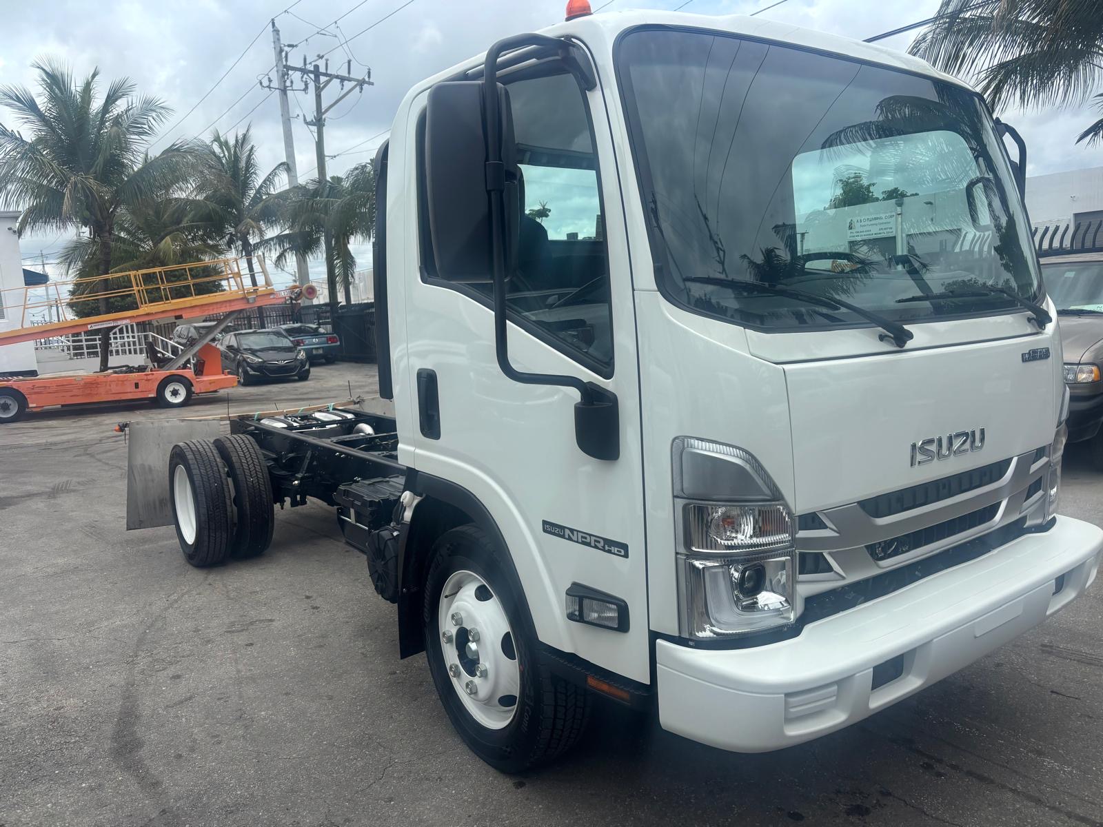 Truck Chassis Isuzu NPR - Gasoline