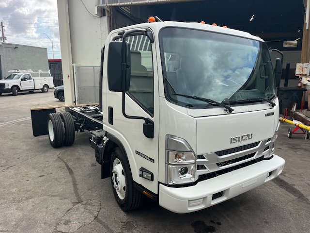 Truck Chassis Isuzu NPR - Gasoline