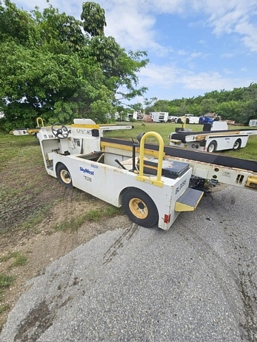 Belt Loader Tug 660E