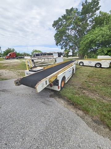 Belt Loader Tug 660E