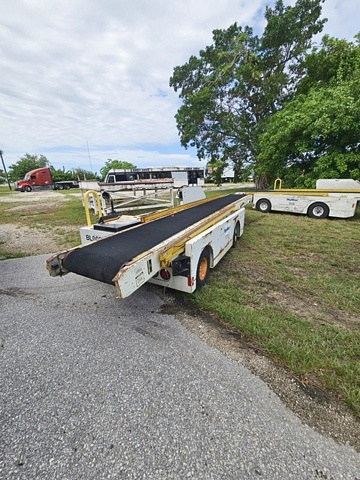 Belt Loader Tug 660E