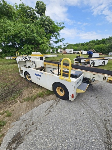 Belt Loader Tug 660E