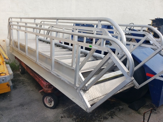 Towable Passenger Stair AS ST-220