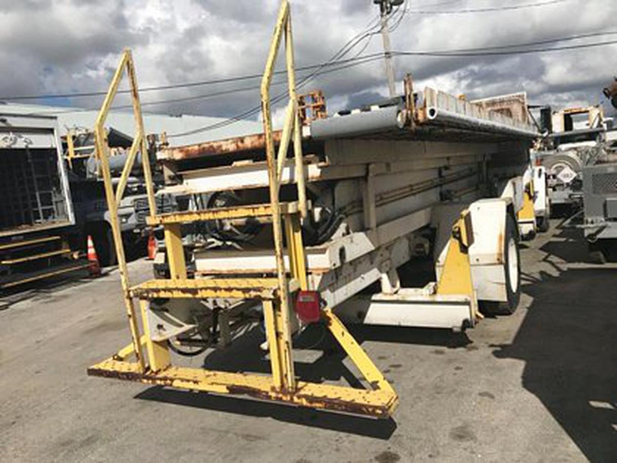 Maintenance Lift Tesco/ Freightliner ML-5030 / Fl70