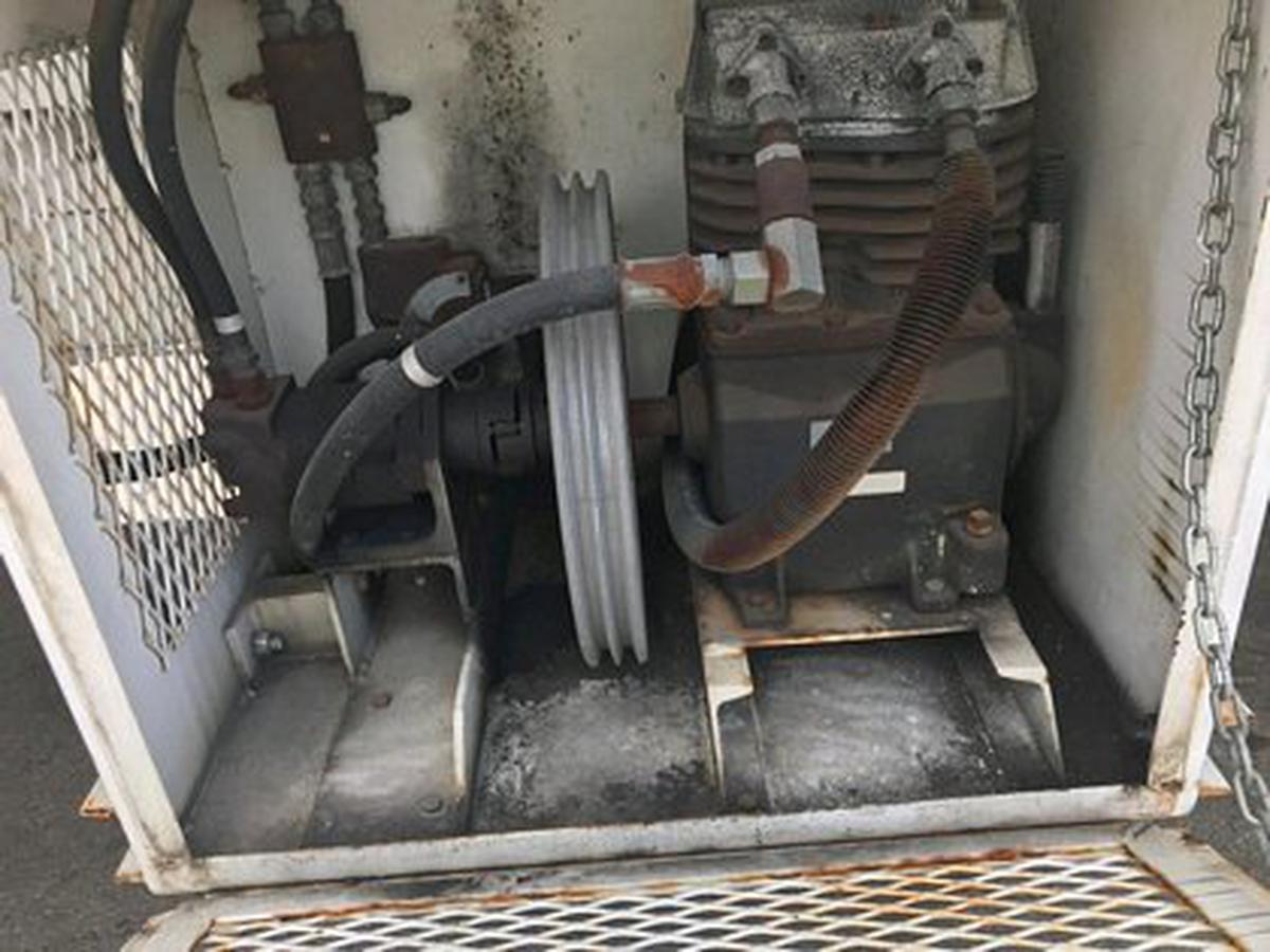 Maintenance Lift Tesco/ Freightliner ML-5030 / Fl70