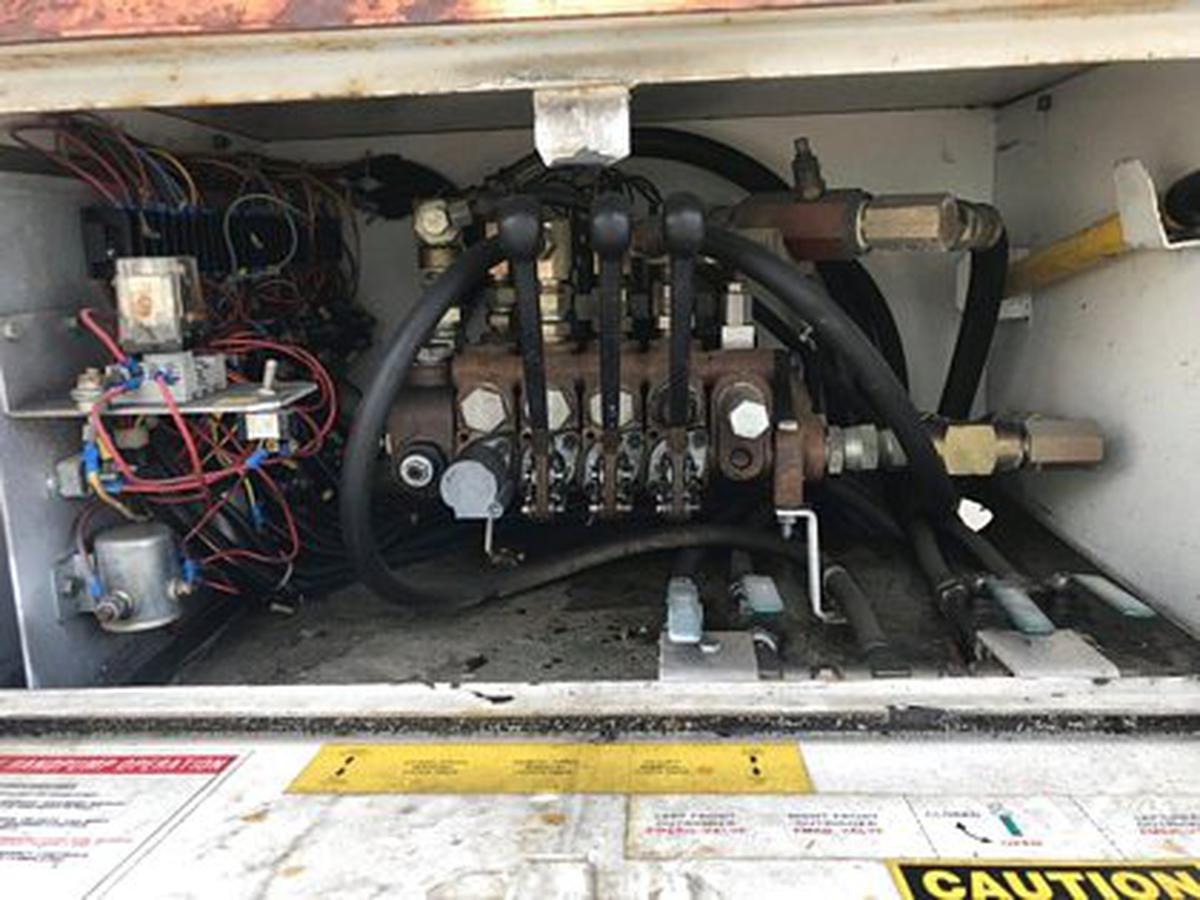 Maintenance Lift Tesco/ Freightliner ML-5030 / Fl70