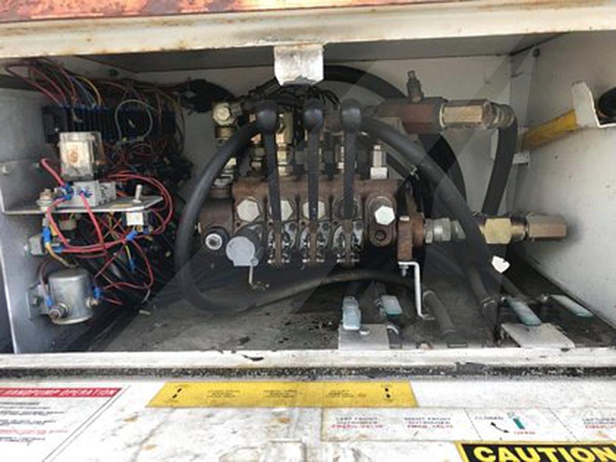 Maintenance Lift Tesco/ Freightliner ML-5030 / Fl70