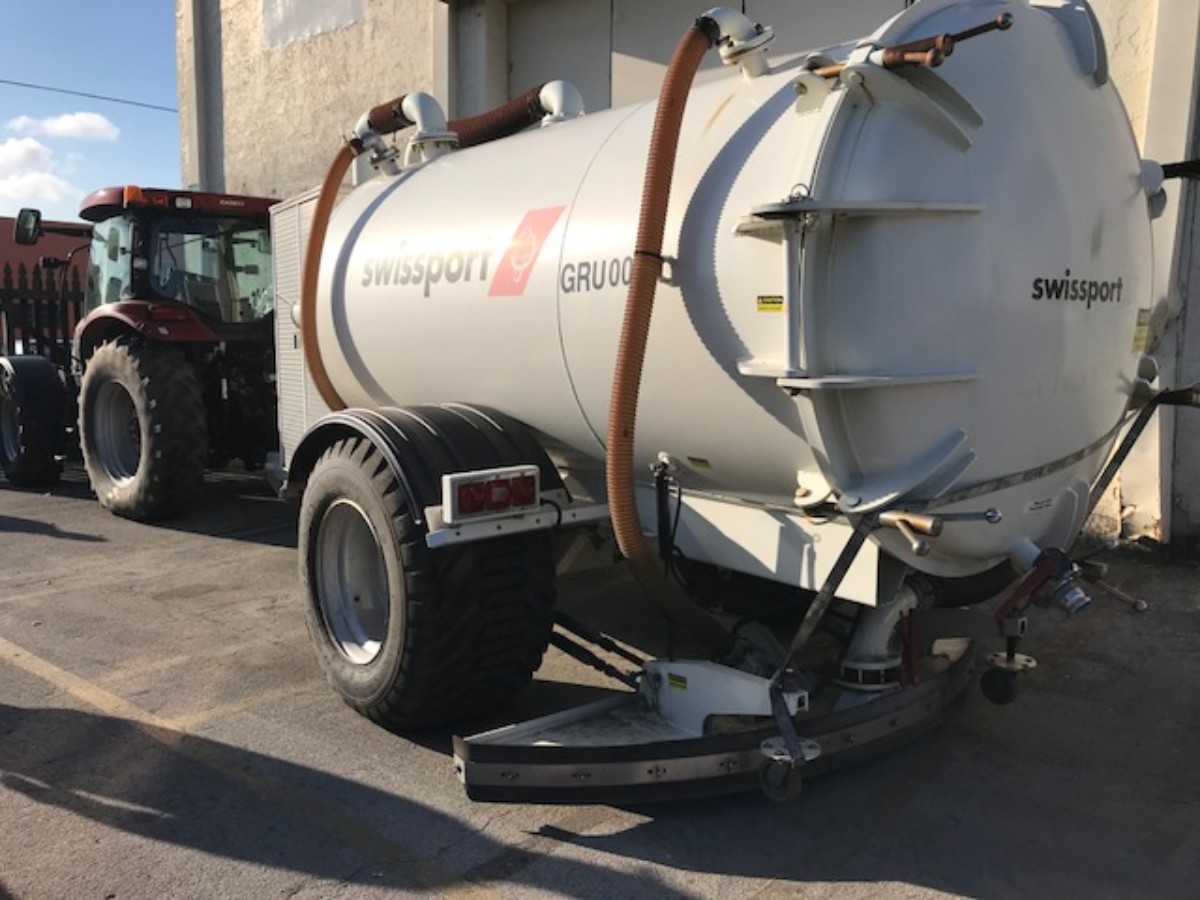 NexGen-T-2800 Mobile De-Icing Fluid Collection Unit with Tractor