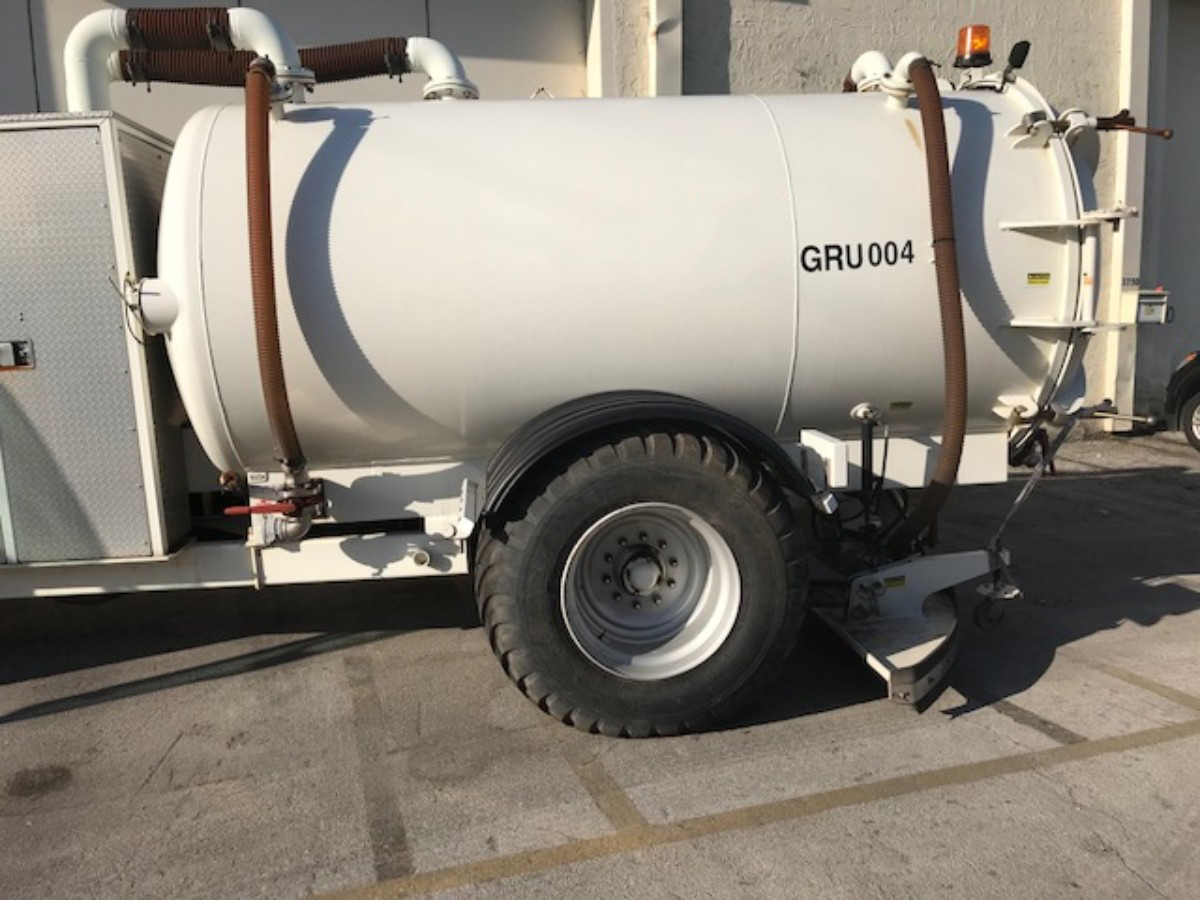 NexGen-T-2800 Mobile De-Icing Fluid Collection Unit with Tractor