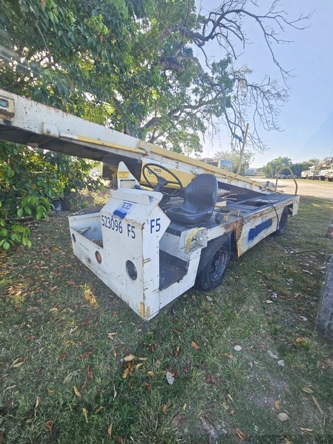 Belt Loader Tug 660