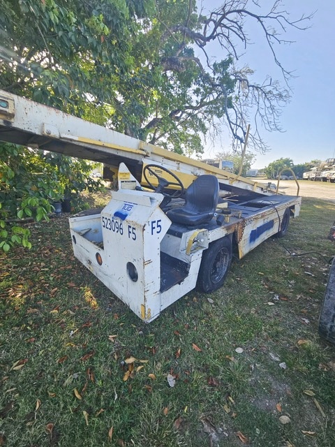 Belt Loader Tug 660
