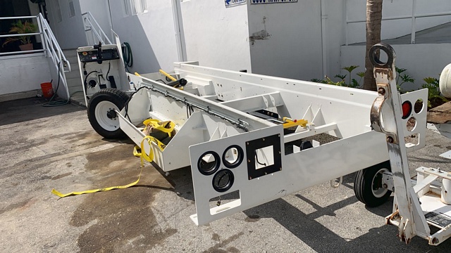 Belt Loader Tug 660E